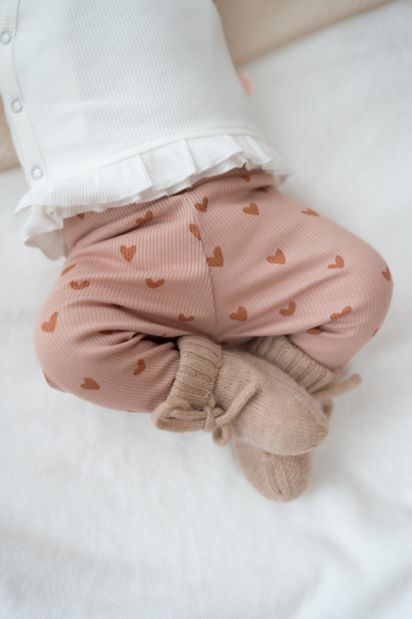 Broekje Hartjes roze (rib)