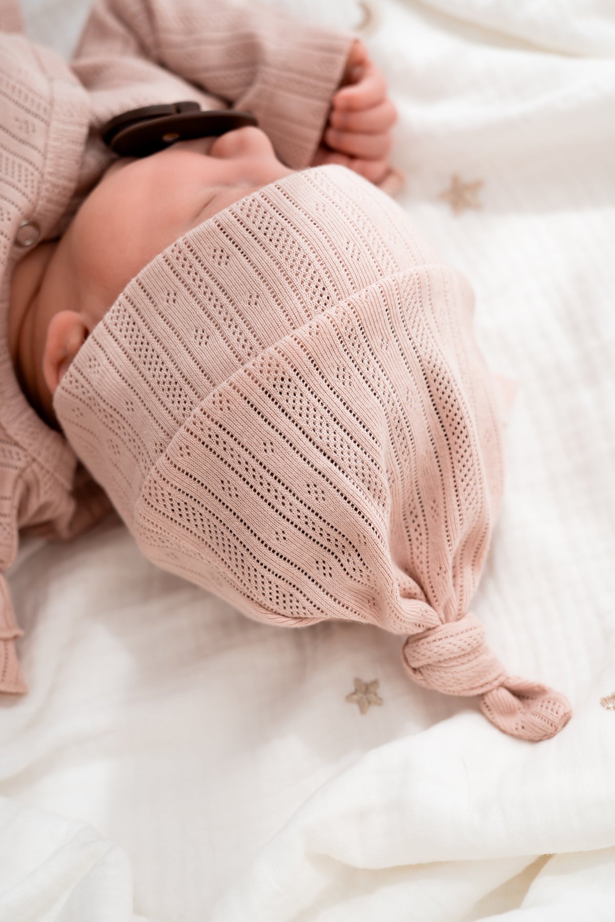 Mutsje Zacht roze (pointelle)