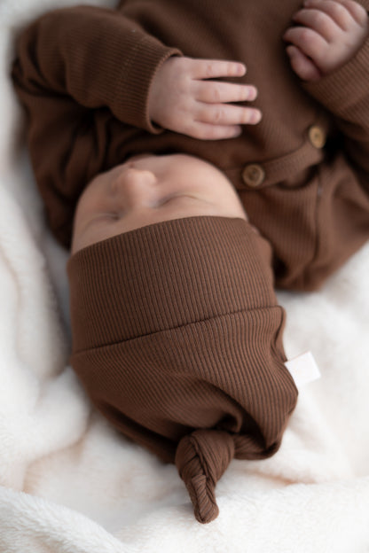 Newborn set Bruin (rib) broek + muts
