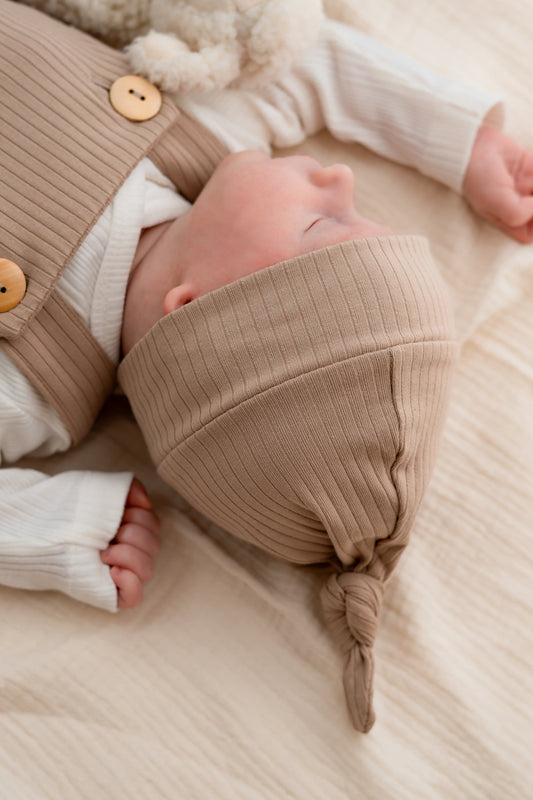 Mutsje Donker beige (brede rib)