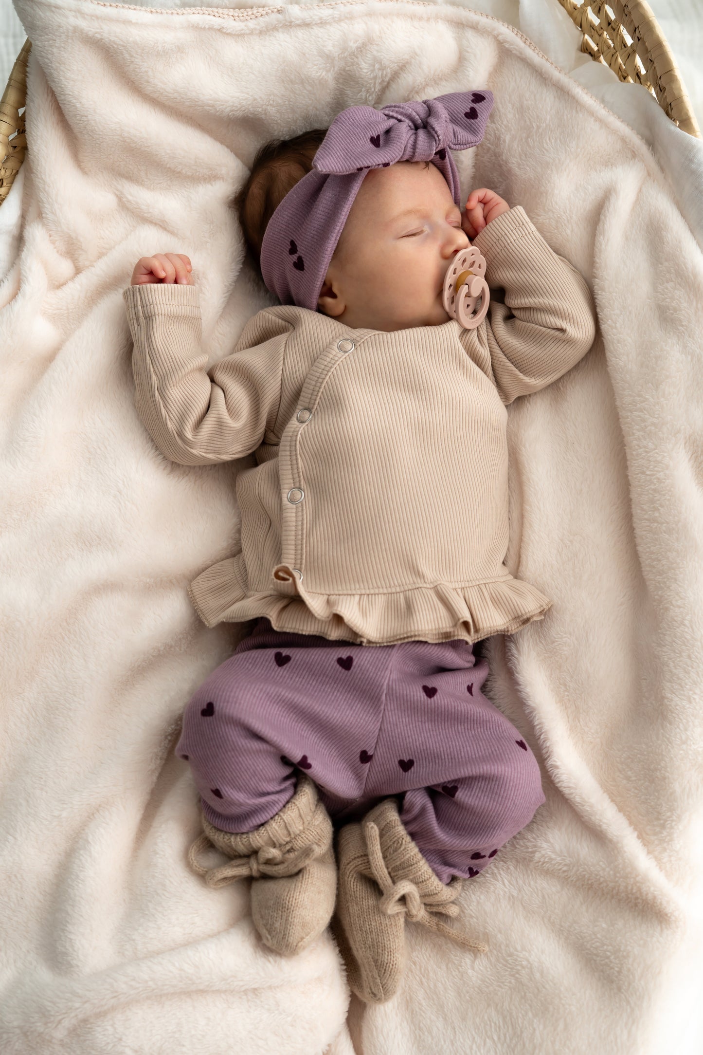 Broekje hartjes paars (rib)