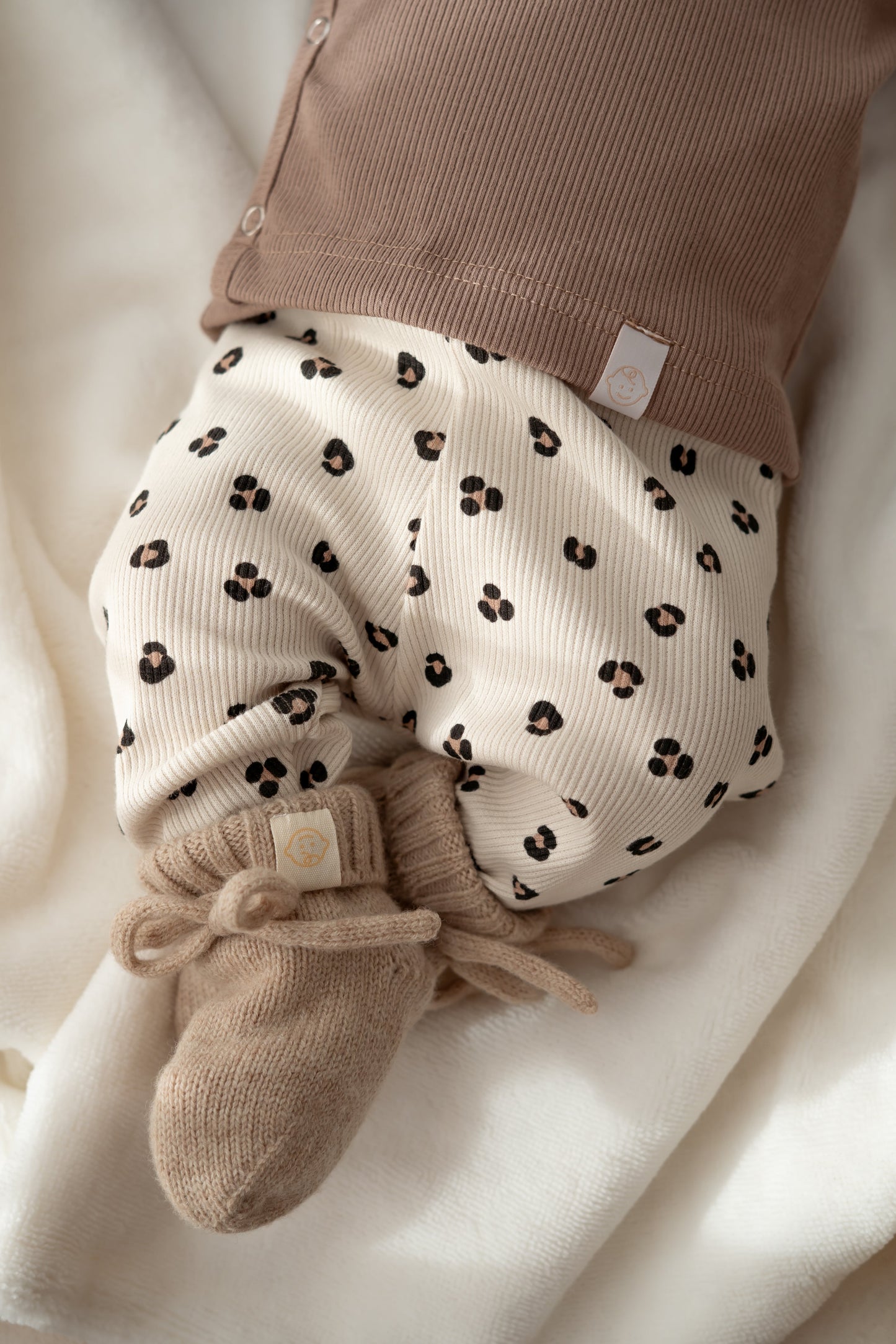 Broekje Panterprint zand (rib)