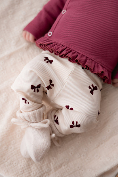 Newborn set Strikjes roze (rib) broek + muts