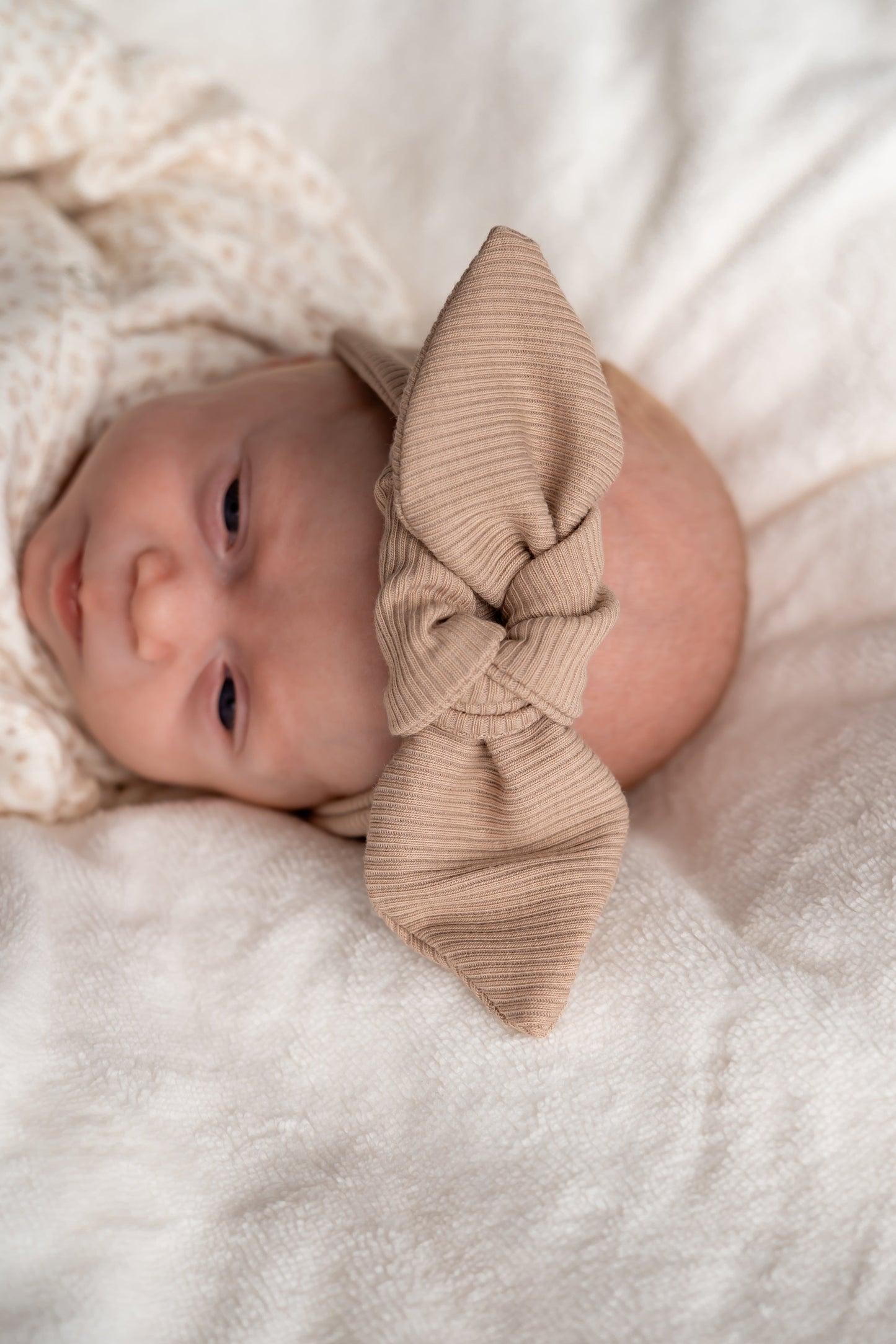 Haarbandje knoop Donker beige (rib)