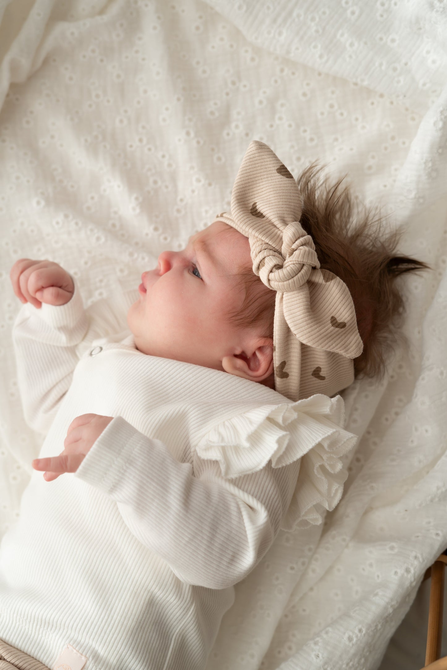 Haarbandje knoop Hartjes naturel (rib)