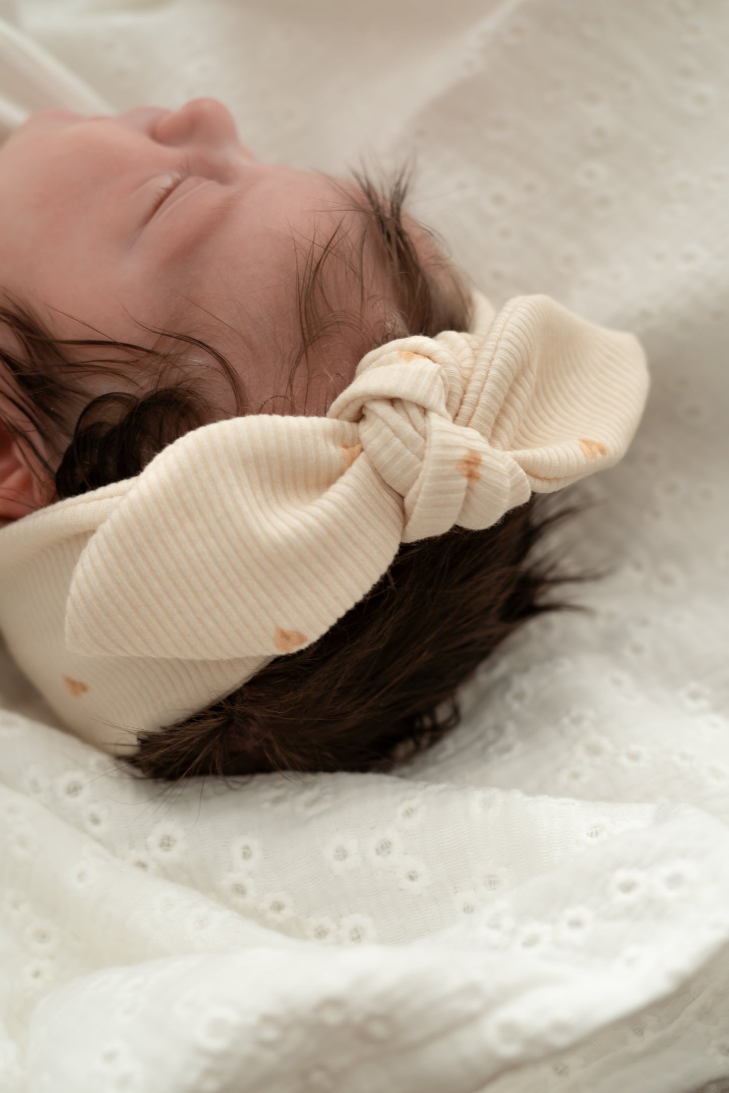 Haarbandje knoop mini hartjes Vanille (rib)