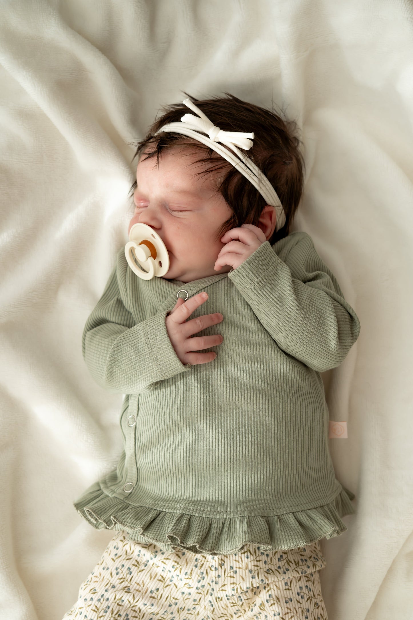 Overslagshirtje ruffle Zachtgroen (rib)