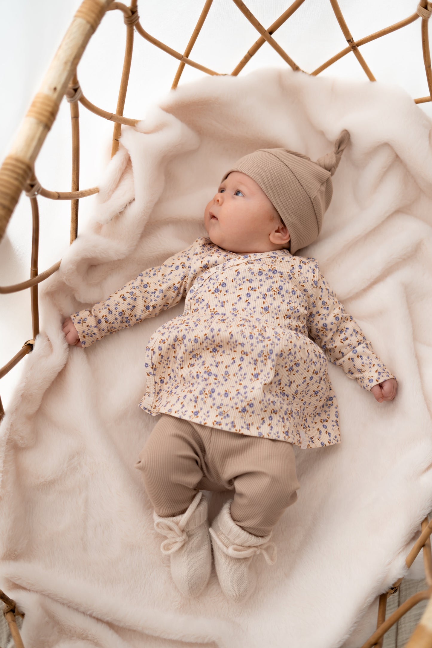 Newborn set Donker beige (rib) broek + muts