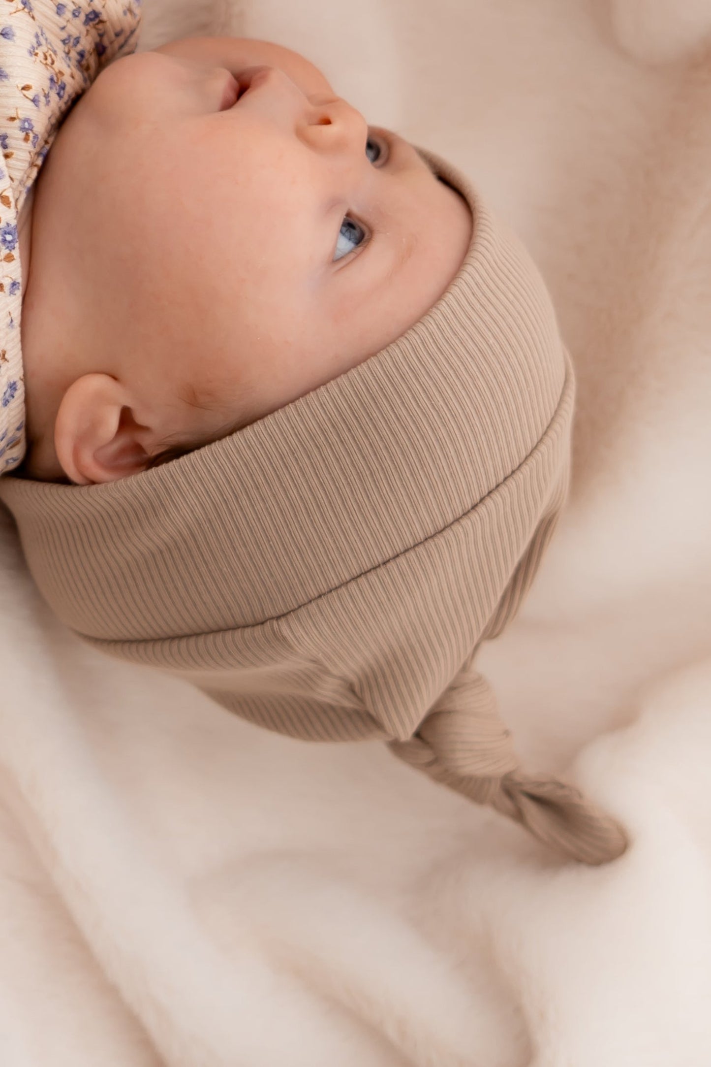 Newborn set Donker beige (rib) broek + muts