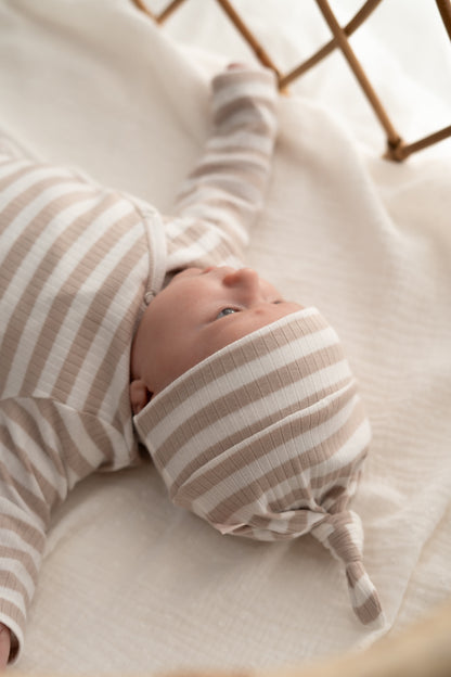 Mutsje Streepjes beige (brede rib)