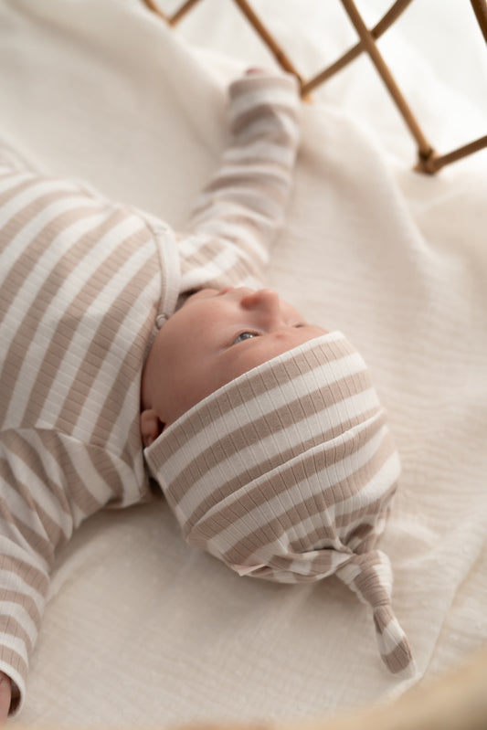 Mutsje Streepjes beige (brede rib)