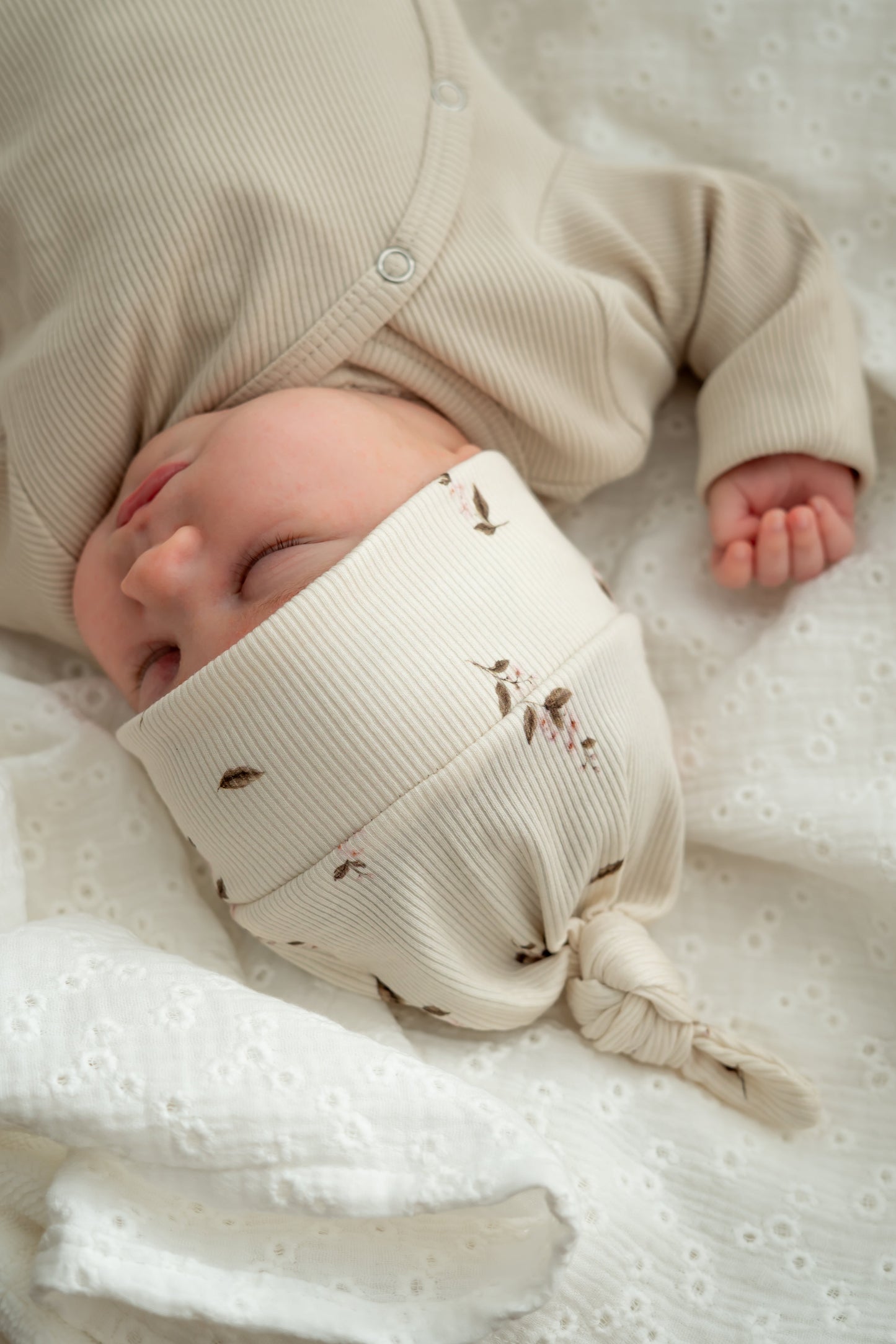 Mutsje Roze bloem (rib)