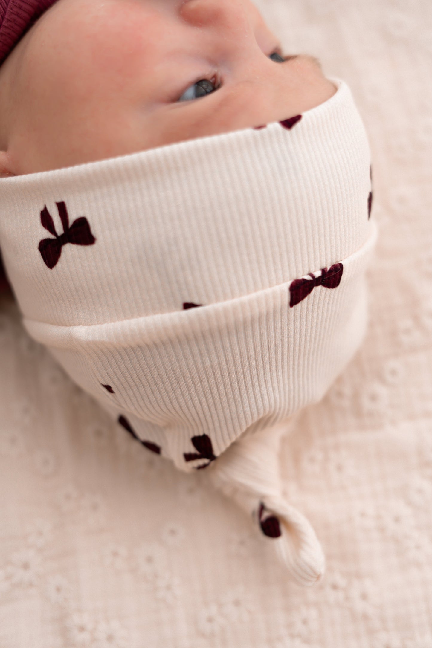 Mutsje Strikjes roze (rib)