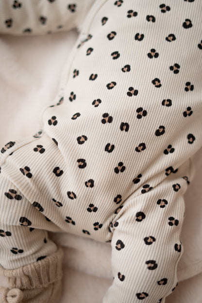 Boxpakje Dubbele ruffle Panterprint zand (rib)