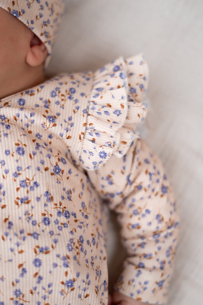 Boxpakje Dubbele ruffle Pastel blauwe mini bloemen (rib)