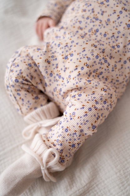 Boxpakje Dubbele ruffle Pastel blauwe mini bloemen (rib)