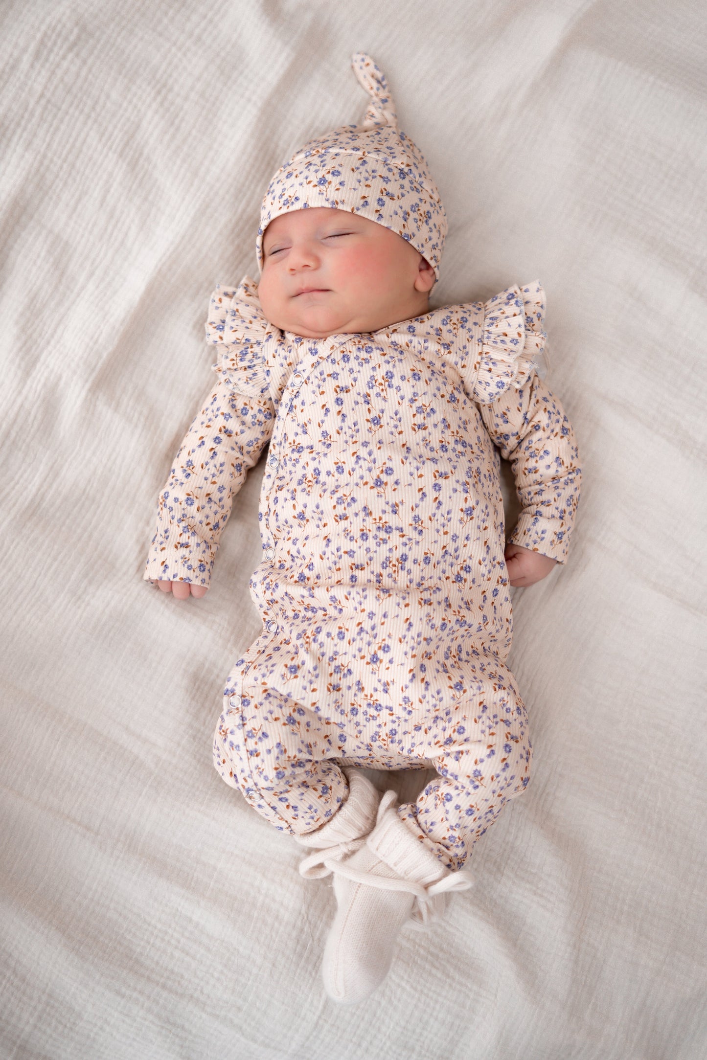 Boxpakje Dubbele ruffle Pastel blauwe mini bloemen (rib)