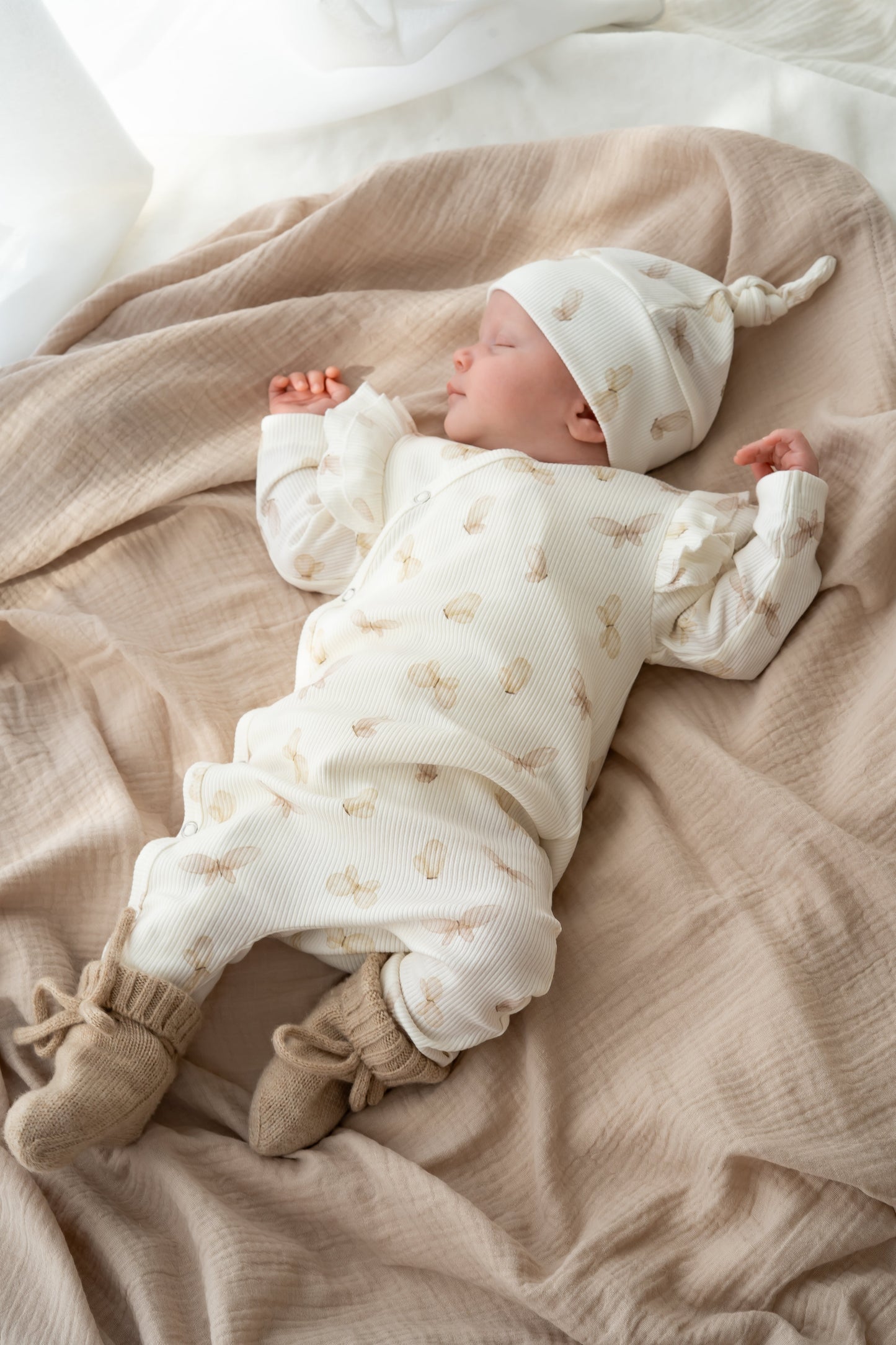 Boxpakje Dubbele ruffle Vlinders beige (rib)
