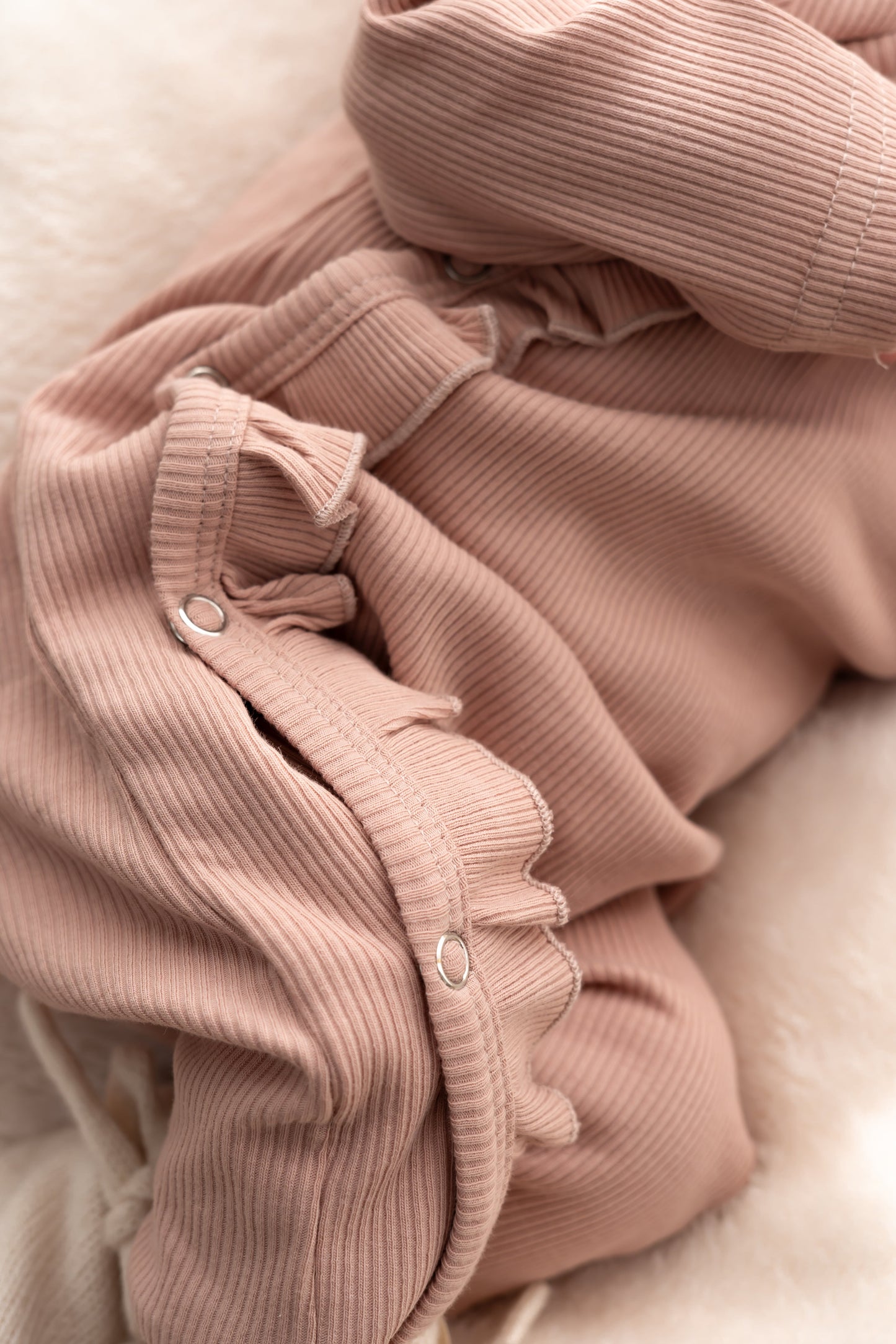 Boxpakje Ruffle Zacht roze (rib)