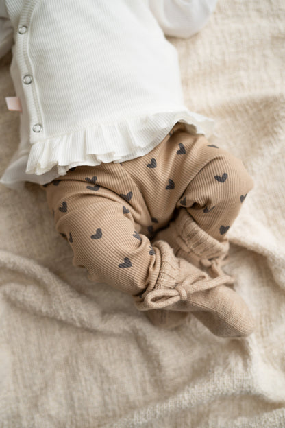 Broekje Hartjes donker beige (rib)