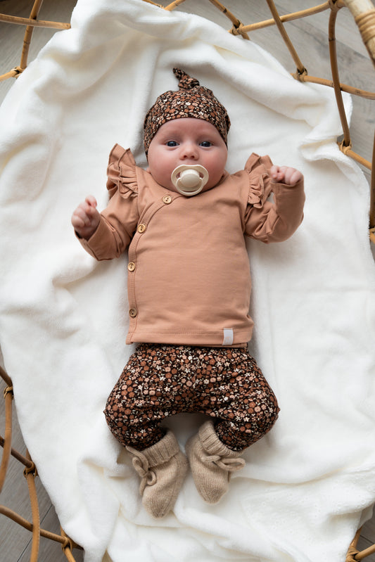 Newborn set Bruine bloemen broek + muts