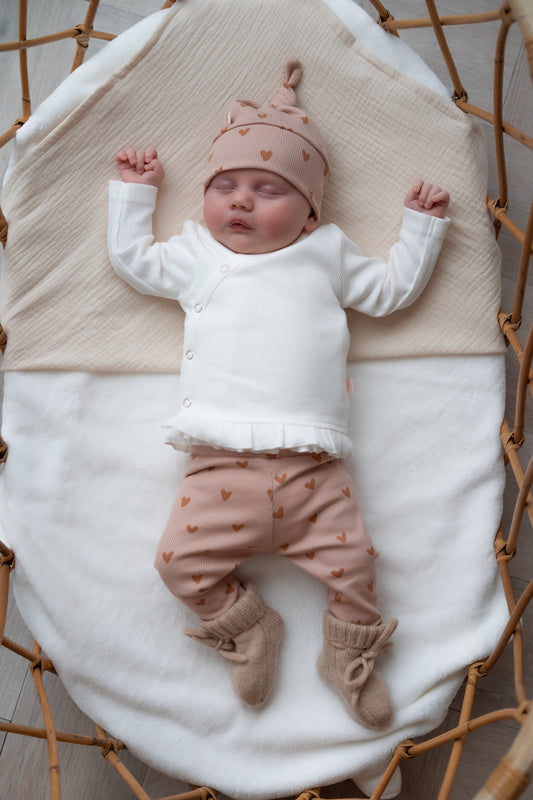 Newborn set Hartjes roze (rib) broek + muts