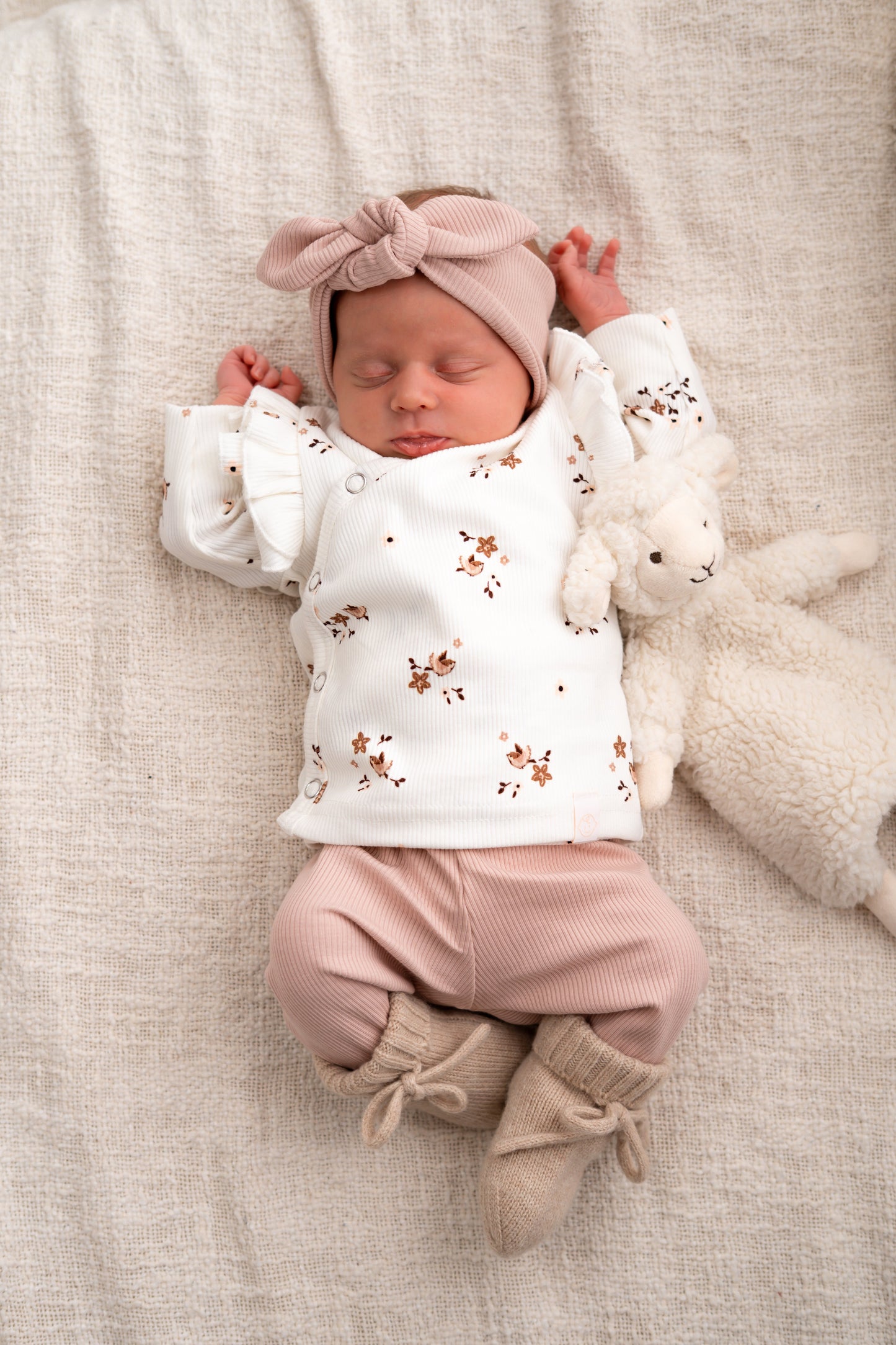 Newborn set Zachtroze (rib) broek + muts