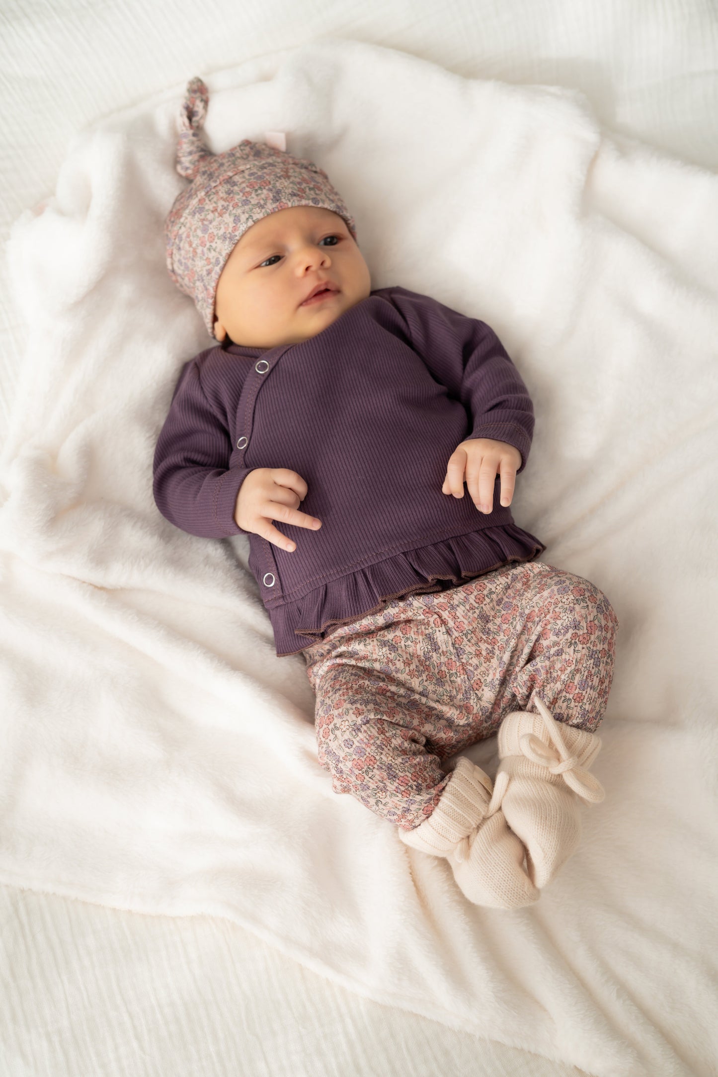 Newborn set Bloemen klei roze (rib) broek + muts