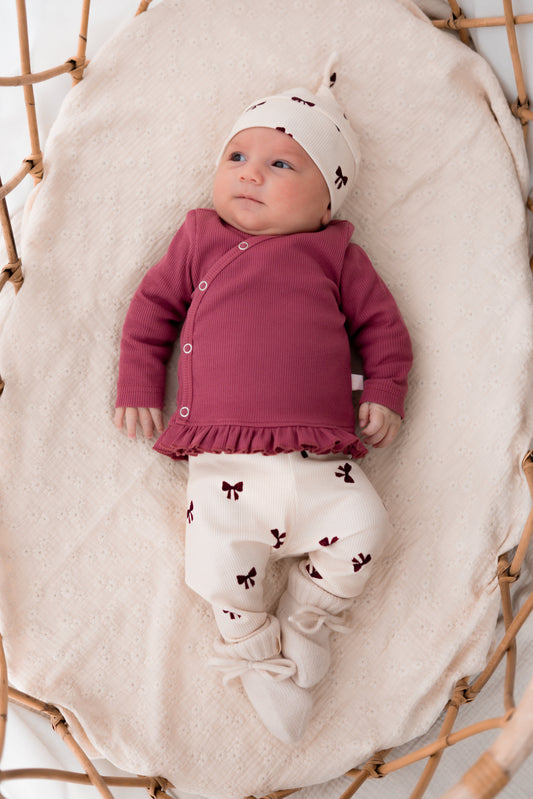 Newborn set Strikjes roze (rib) broek + muts