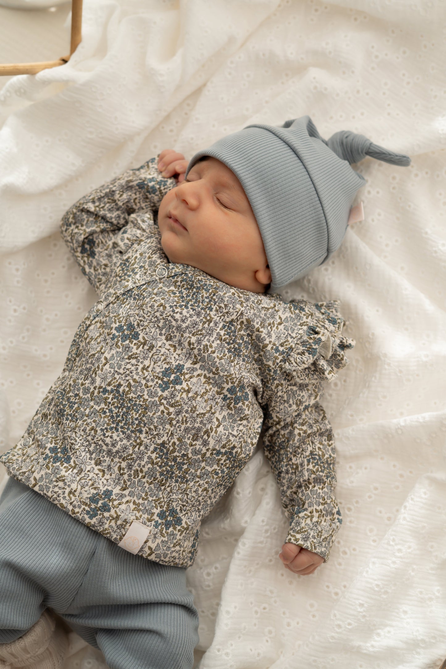 Overslagshirtje dubble ruffle Bloemetjes blauw (rib)