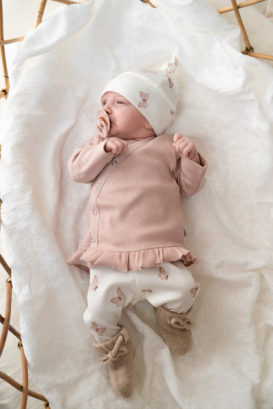 Prematuur overslagshirtje ruffle zachtroze (rib)