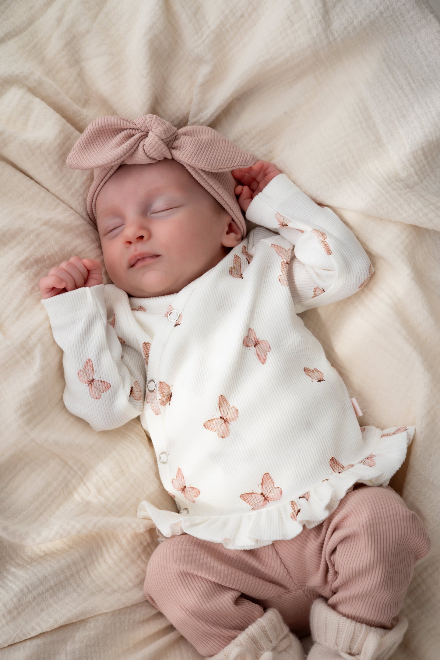 Overslagshirtje ruffle Vlinders roze (rib)