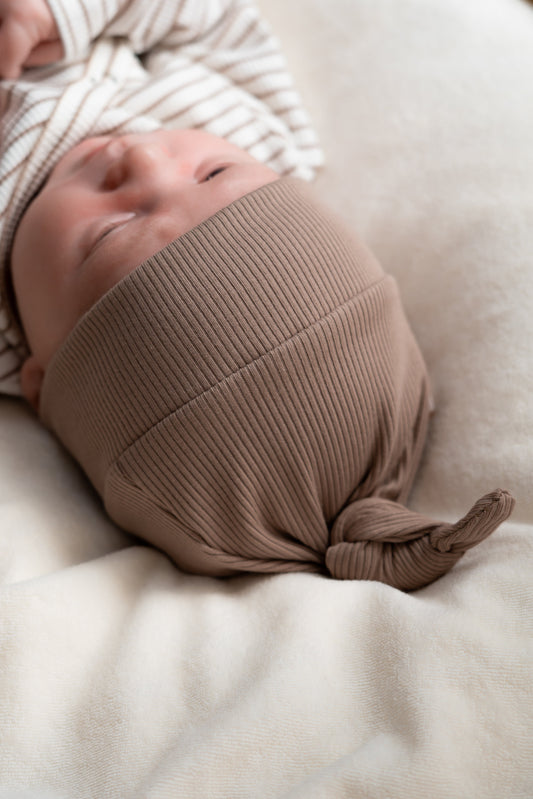 Prematuur mutsje Taupe (rib)