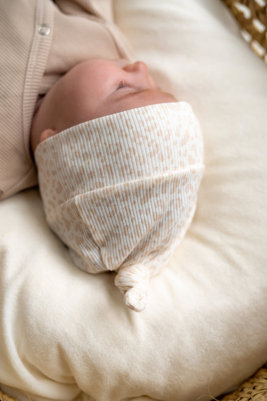Prematuur mutsje Panterprint ecru (rib)