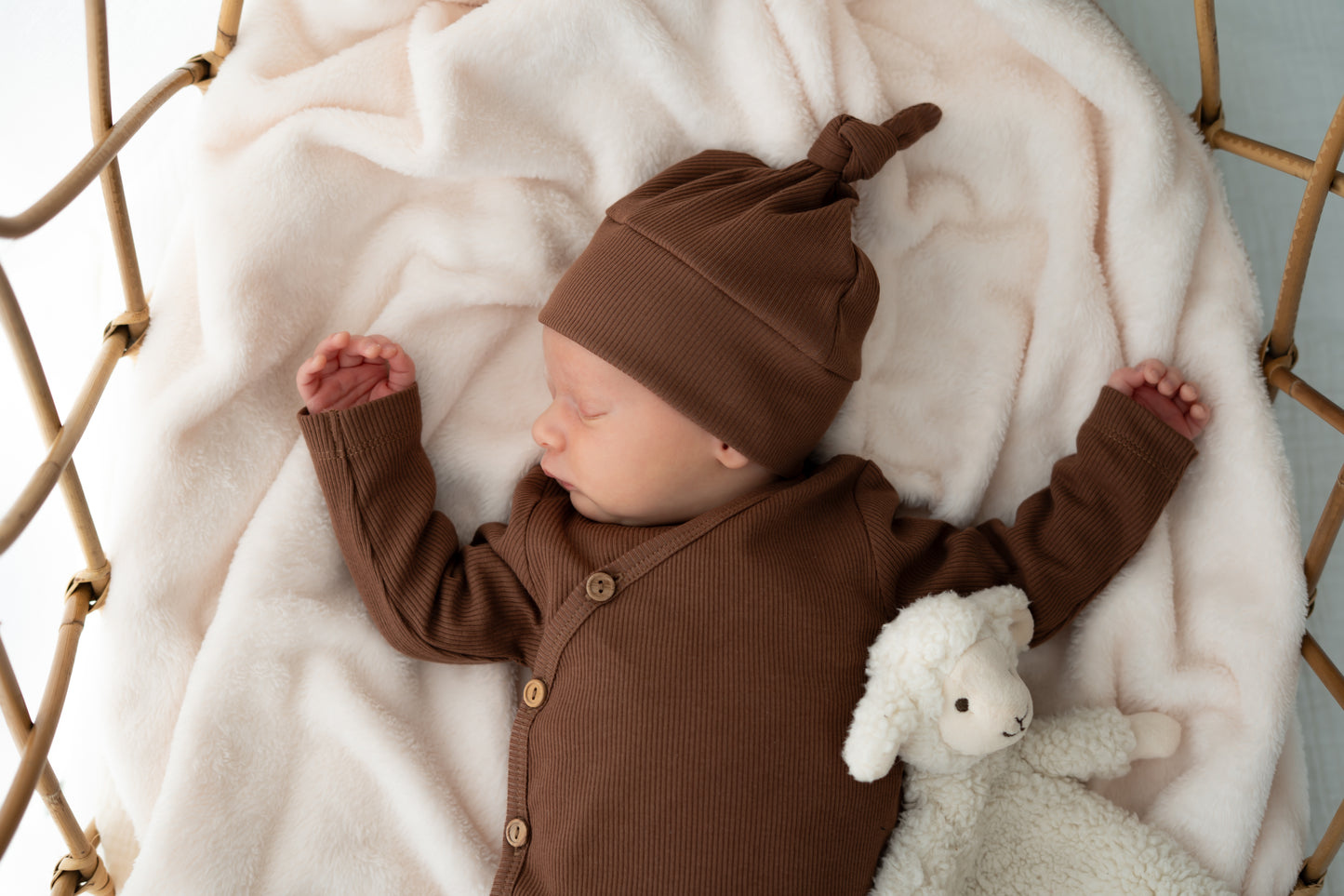 Newborn set Bruin (rib) broek + muts