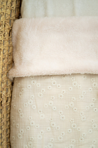 Wiegdeken Embroidery naturel (teddy)