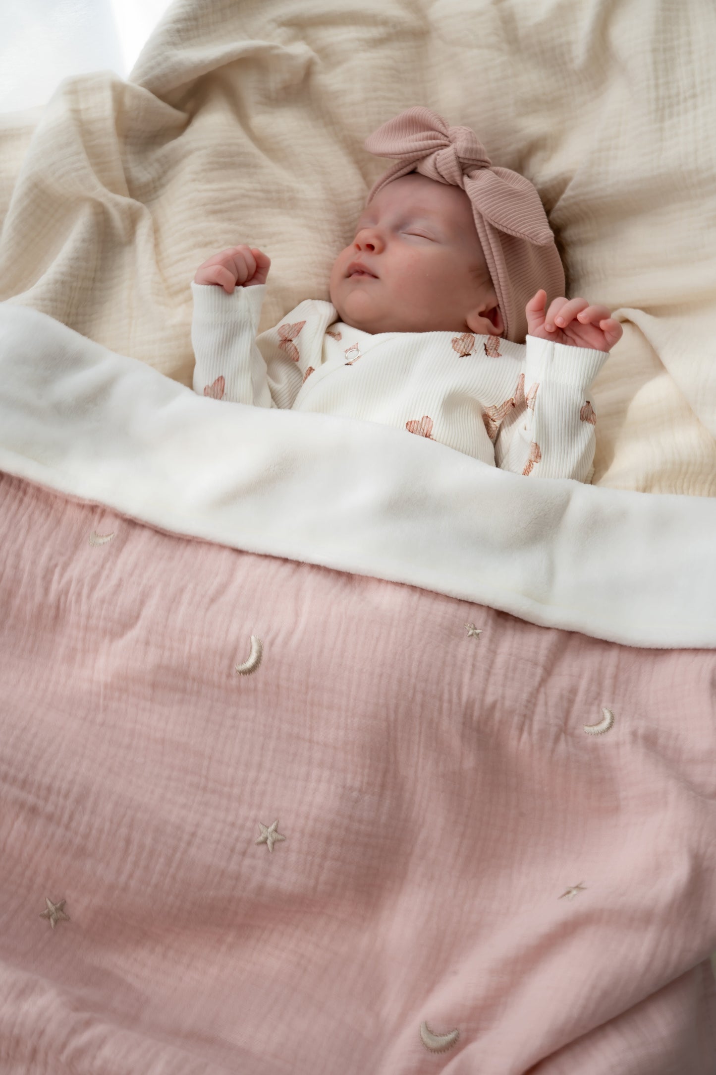 Wiegdeken Maan en sterren Roze (teddy)
